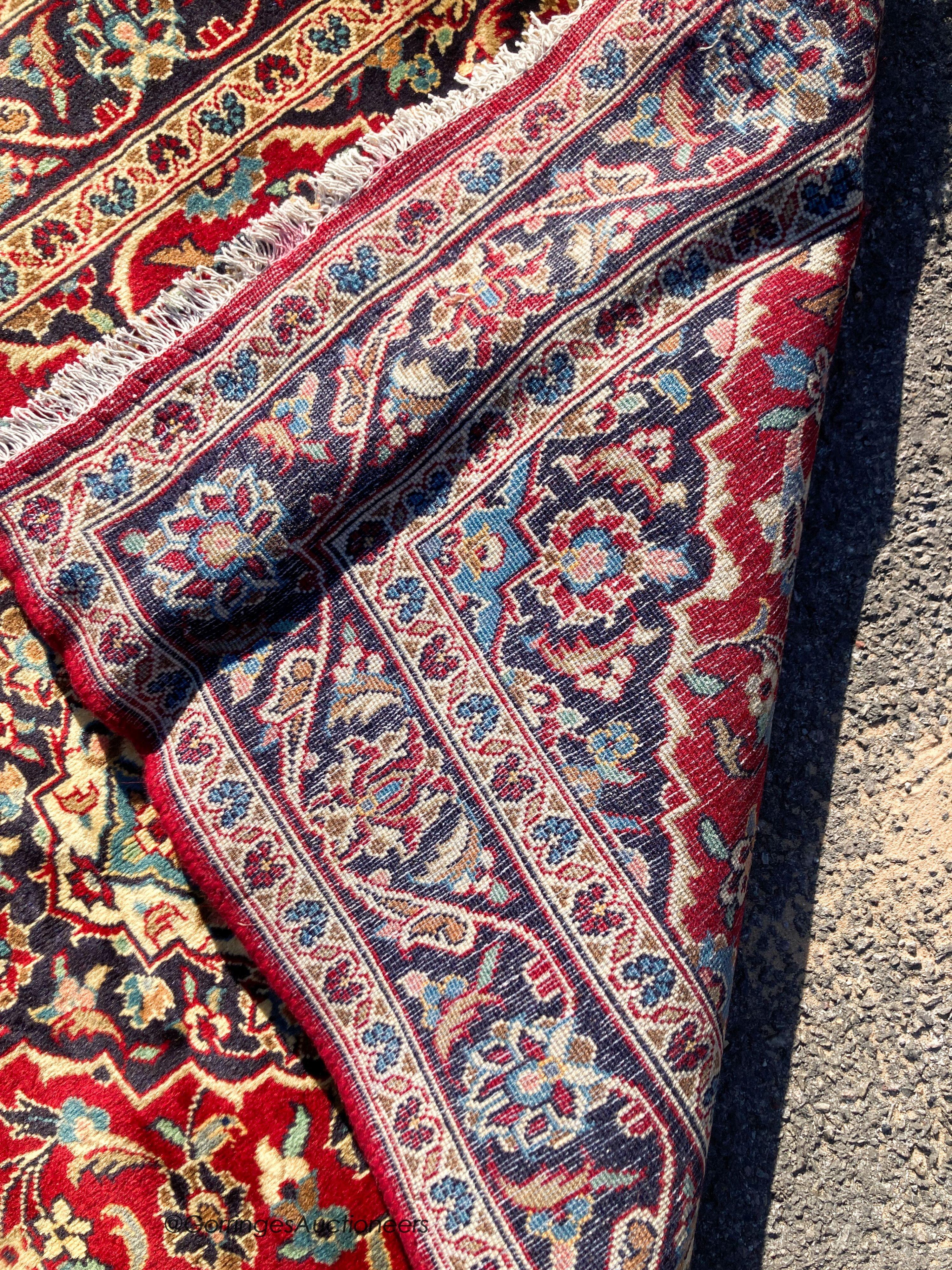 A Kashan rug, 146 x 101cm